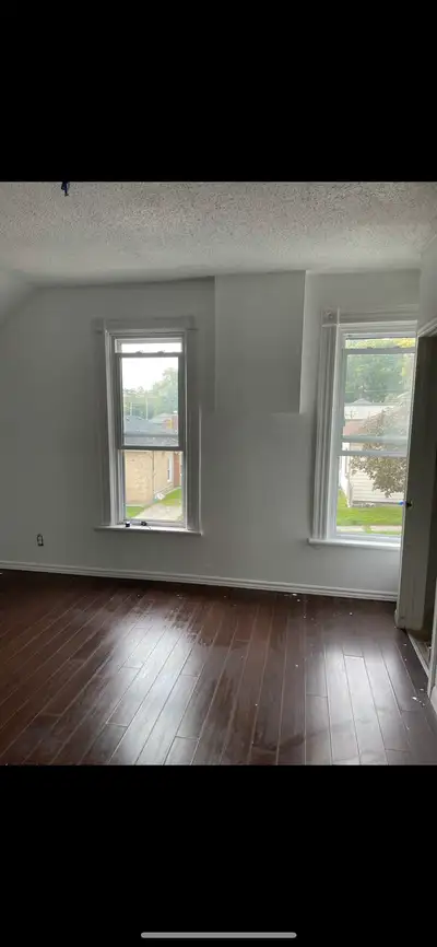 upper 1 bedroom apartment