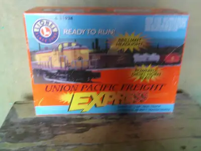lionel 6-31924 train set. gently used, in original box, consisting of rs3 engine and 3 cars, transfo...