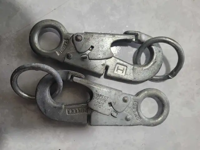 MILLER. CARIBINER. LOCKING SNAP HOOK. in Hand Tools in City of Toronto - Image 2