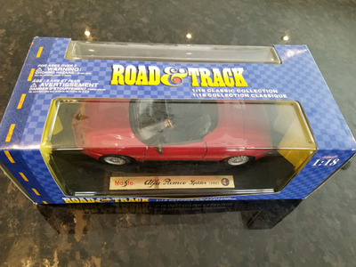 #31800WMC Maisto 1995 Alfa Romeo Spider Red