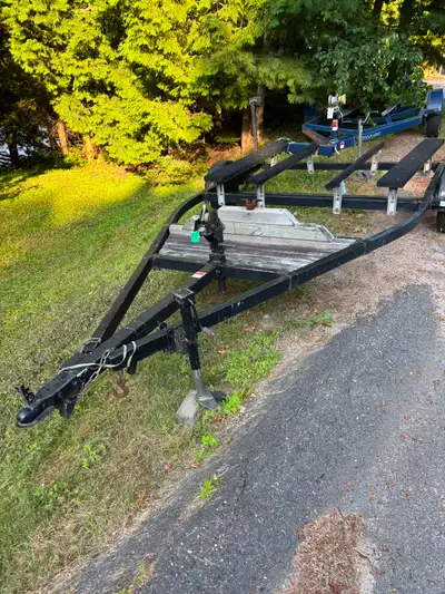 In good shape with a fibre-glass piece missing over the left review mirror. Comes with trailer and c...