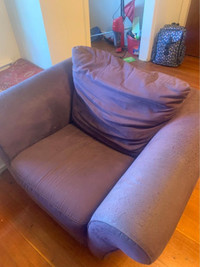 Largeurple armchair