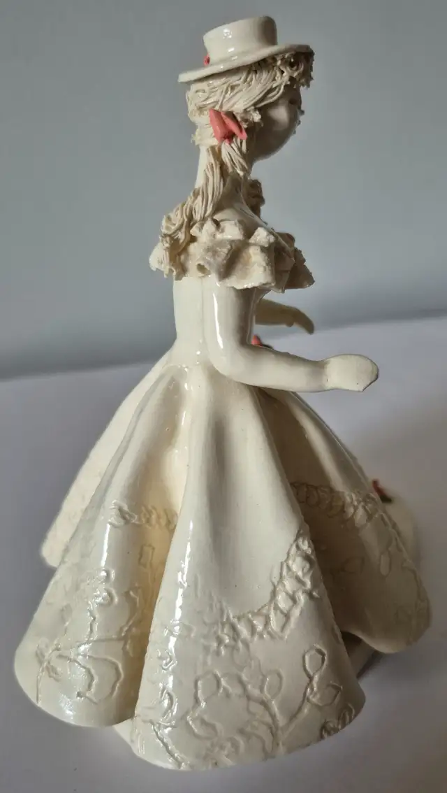 E. Meindl - Original Figurine - Mint Condition in Arts & Collectibles in Oshawa / Durham Region - Image 5