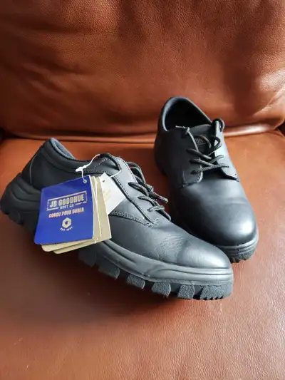 New size 9 mens / womens 10 leather safety steel toe shoes $95, View more