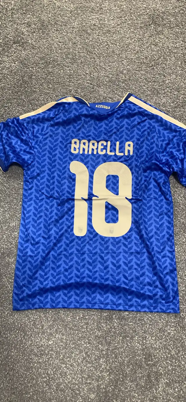 Adidas Italy Jersey in Men's in Oakville / Halton Region - Image 4