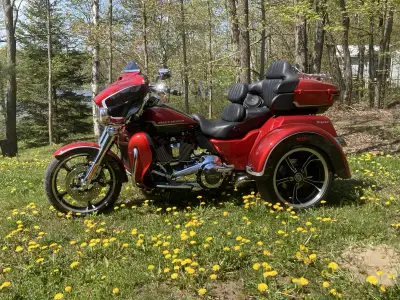 I'm selling my 2021 Harley-Davidson CVO Triglide, a stunning trike designed for ultimate comfort and...
