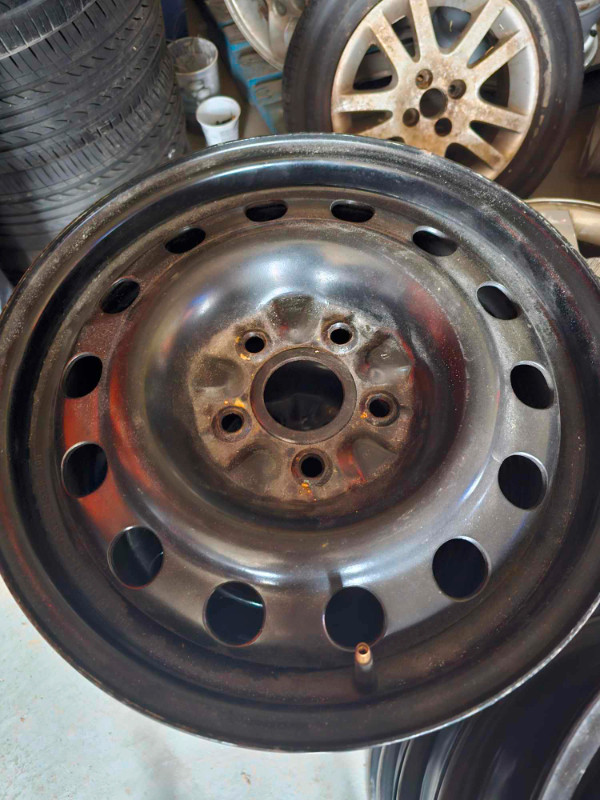 4 - 16x6.5 inch Toyota steel rims bolt pattern 5x114.3 cb 60.1 in Tires & Rims in Oshawa / Durham Region - Image 2