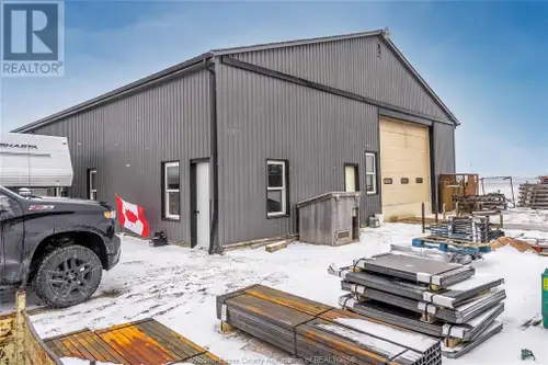 THE ULTIMATE WELDER’S / FABRICATOR’S WORKSHOP This 5,000 sq/ft insulated steel shop is purpose-built...