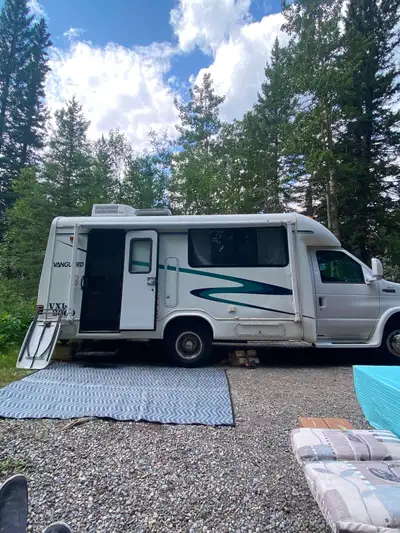 Ford E350 with V10 (415 ci) Triton engine Mileage 165,000 km power steering and brakes Dash and roof...