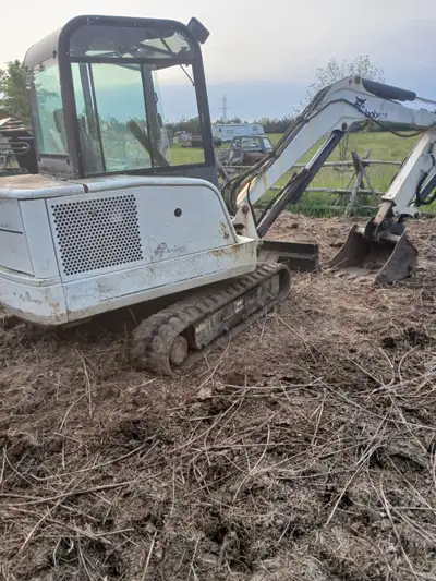 Bobcat 331 e works good has some play in the pins runs great easy on fuel