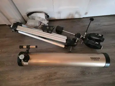 Téléscope avec oculaire et autres a vendre prix négociable j'ai les photo des oculaire aussi demande...