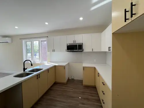 Recently built 1,000 sq. ft. 2 bed + den featuring a 5-piece bathroom and quartz countertops. Locate...