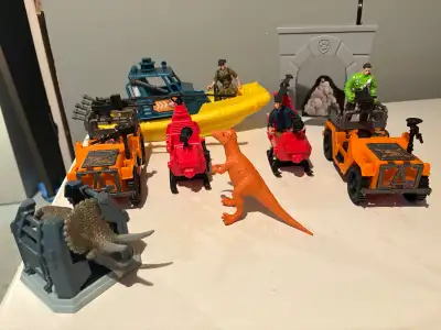 Action Figure Lot for Sale Excellent conditions, like new Action figures, vehicles & dinosaurs Stvit...