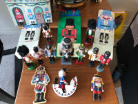 SET OF NUTCRACKER STYLE WOODEN SOLDIERS. 