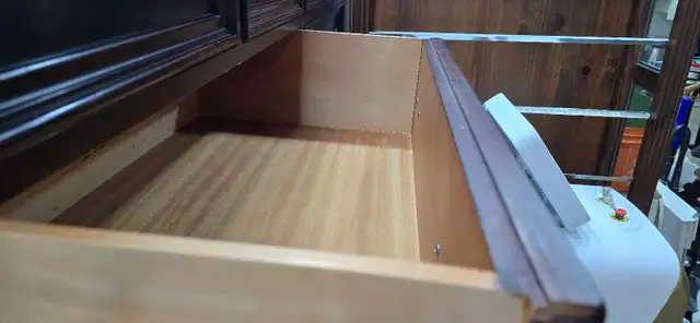 Gibbard Mahogany Wood Dresser in Dressers & Wardrobes in City of Toronto - Image 6