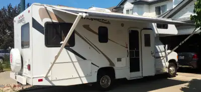 construction yet, value priced Class C Motorhome is built on the Ford E350 chassis with a Triton 6.8...
