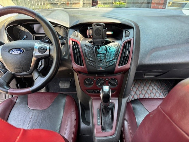 Ford Focus w/Leather Interior in Cars & Trucks in North Bay - Image 2