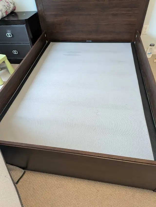 Sealy Posturepedic Optimum Mattress and bed frame- full in Beds & Mattresses in Oshawa / Durham Region - Image 4