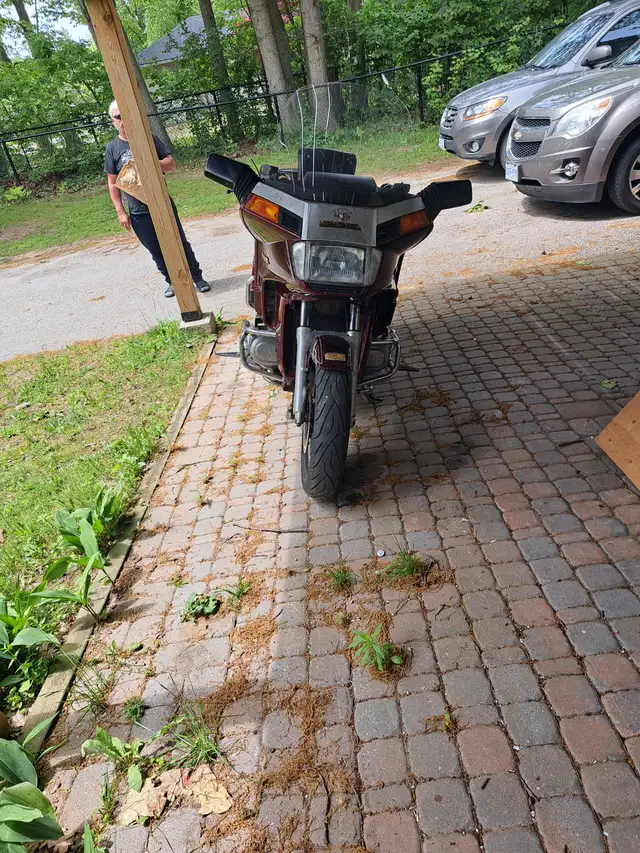 1984 honda goldwing 1200 interstate in Touring in Barrie - Image 2