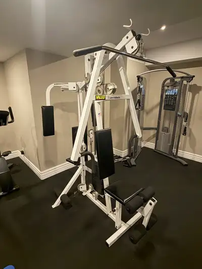 Great weight machine. Similar to a universal gym