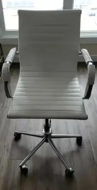 Comfy White Faux Leather Computer Chair, Height Adjustable, Exce