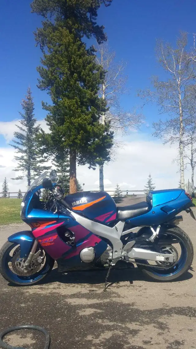 Yamaha YZF 600RG in Sport Bikes in Edmonton - Image 2
