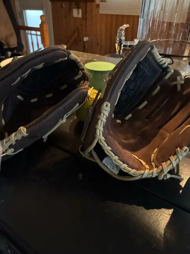 baseball gloves  in Baseball & Softball in Cornwall - Image 3