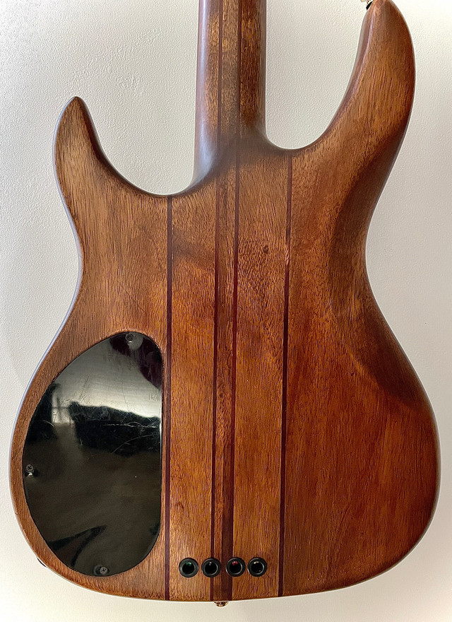 Rare Solid KOA Neck thru Body Bass in Guitars in Moncton - Image 2