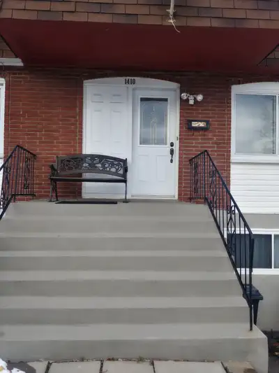 Chambre à louer – Maison – Brossard Adresse : 1410 rue Pellerin, Brossard, QC Caractéristiques : Meu...