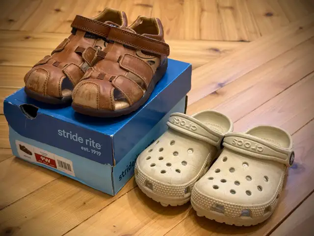 Toddler shoes + boots bundle  (UGG, Sorel, Stride Rite, Hunter) in Kids & Youth in Markham / York Region - Image 3