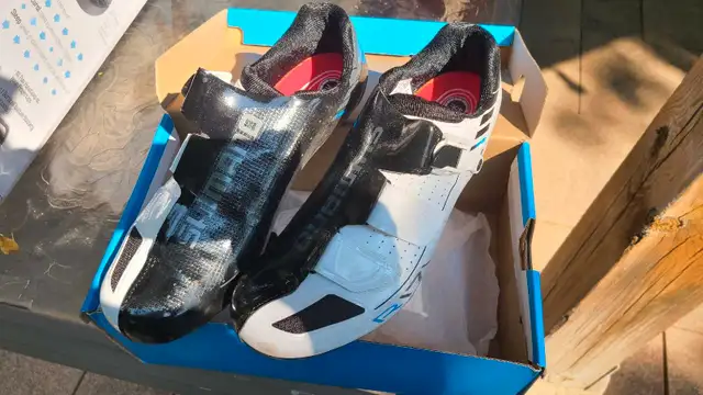 Shimano Cycling Shoes in Road in Mississauga / Peel Region - Image 4