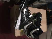 NEW NIKE BASEBALL CLEATS SIZE 11