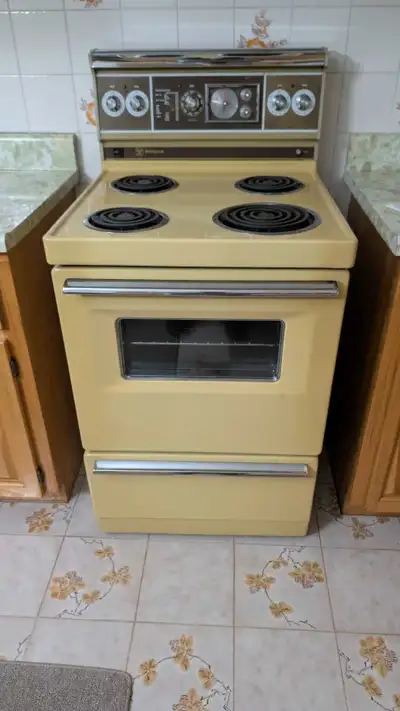 Vintage Westinghouse Harvest Gold Electric Stove, View more