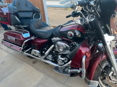 88 ci 36387 km Vance & Hines Pipes Low km no time to ride. Asking 12000 OBO