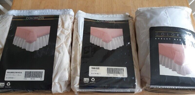 3 New Eyelet Bed Ruffles/Skirts dans Literie  à Région d’Oshawa/Durham