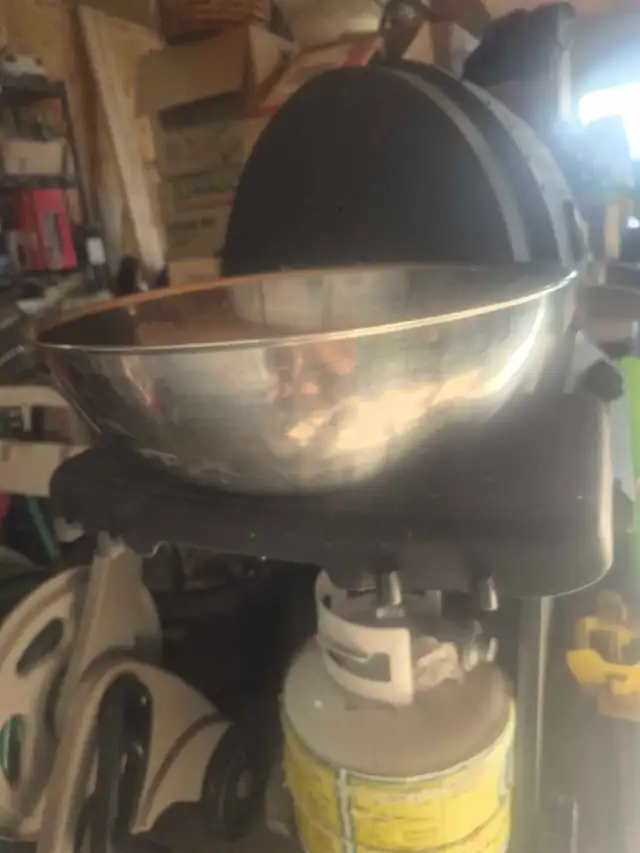 Extra Large 16" Stainless Steel Mixing Bowl (Commercial Size) in Other in Winnipeg - Image 3