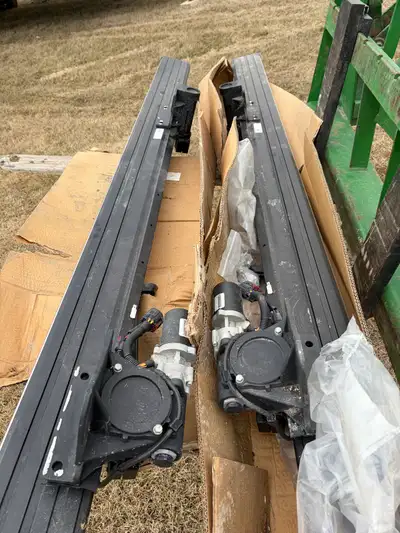Set of gm factory running board. Came off a 2025 gmc sierra Denali crew cab. Electric motors and bol...
