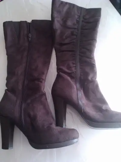 Women`s Leather Boots size 5.5 Le Chateau, View more