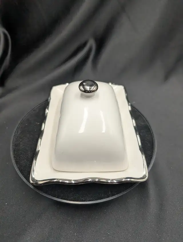 10 Strawberry Street White With Silver Accents Butter Dish63235092961539122
