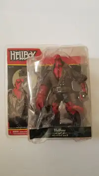 NEW Mezco Hellboy with Rocket Pack Figure Comic Version 2006 Mik