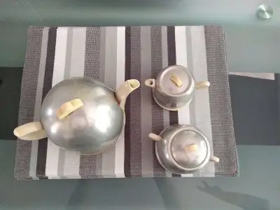 Vintage Teapot set w/ insulated Aluminum Cozy Cover * rare*