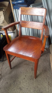 Chaises de bureau  et objets antiques, vintage