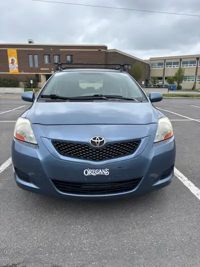 Bien lire avant de m'écrire svp :) Toyota Yaris 2010 – 122 900 km – Manuelle – Très propre – 6500 $...