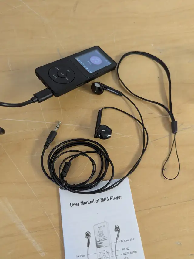 Portable 32GB MP3 Player with HD 1.8" Screen, Speaker, Earphone, in General Electronics in Mississauga / Peel Region - Image 3