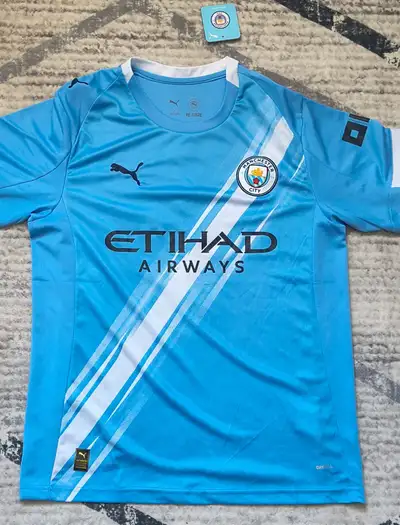 Selling three replica jerseys, in excellent condition: Manchester City – Haaland #9 Brand new with t...