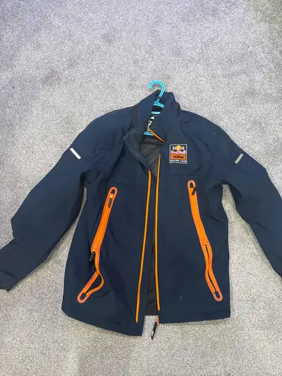 X-Large excellent condition breathable vents good for all season