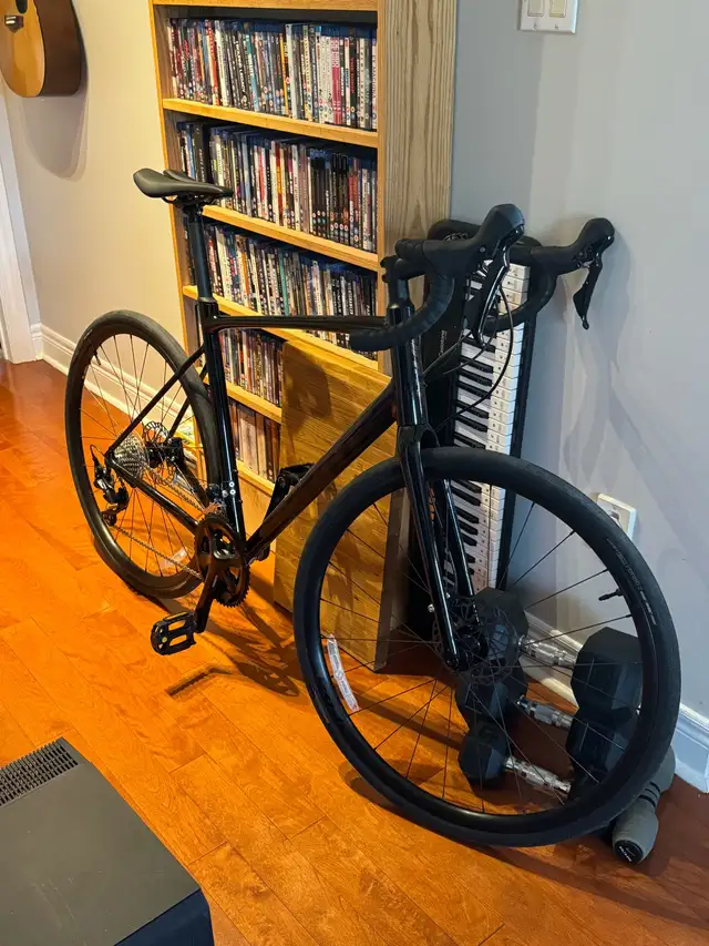 $3̶0̶0̶0̶ $2000 Giant Contend AR 1 2023 Road Bike | Large in Road in City of Toronto - Image 4