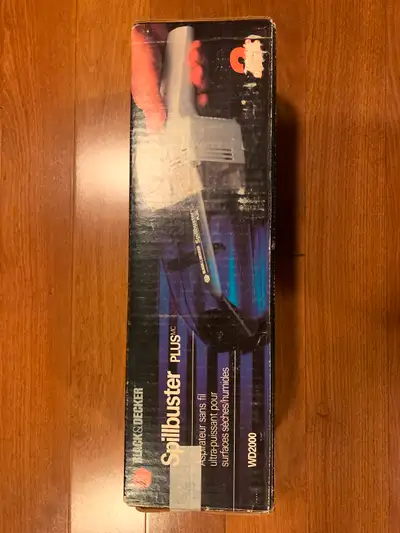 Aspirateur Black & Decker sans fil pour surfaces sèche et humide.