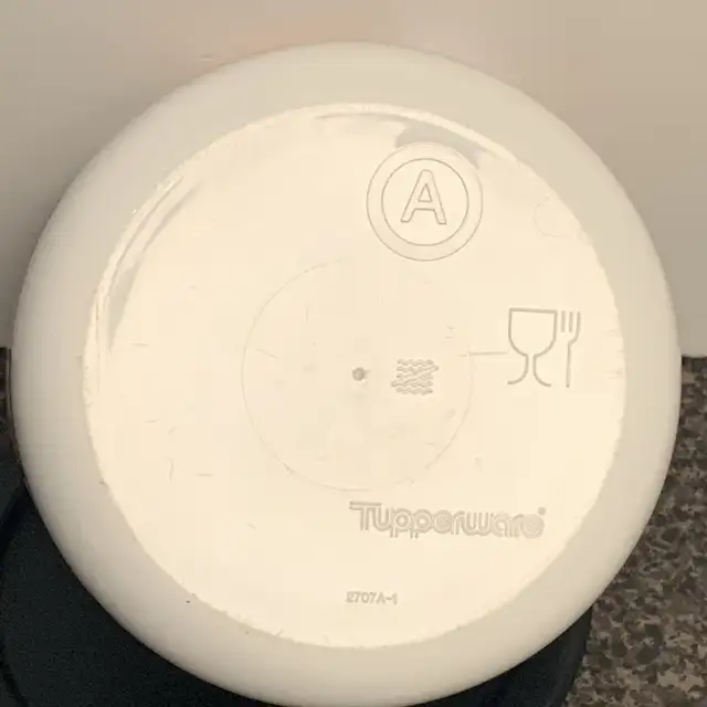 Tupperware One Touch Canister “Chefs” in Kitchen & Dining Wares in Oshawa / Durham Region - Image 6