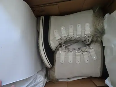 Women's Sorel Winter Boots Size 8 BNIB, View more